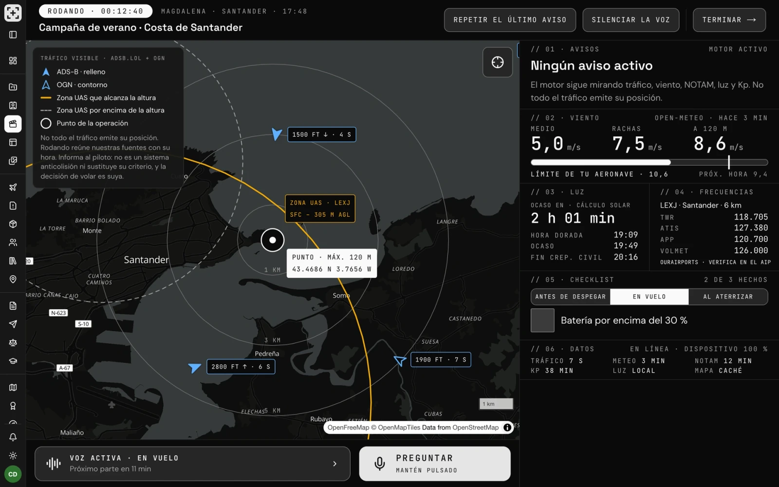 Captura de Rodando en la tableta: un rodaje de demostración en la Magdalena en vuelo, con el mapa, las zonas UAS, el viento a 120 m contra el límite de la aeronave, la luz, las frecuencias de Santander y la checklist en vuelo